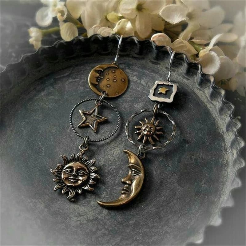 Vintage Free People Face Sun Moon Pendant Earrings Women's Creative Design Asymmetric Earrings Party Retro Jewelry