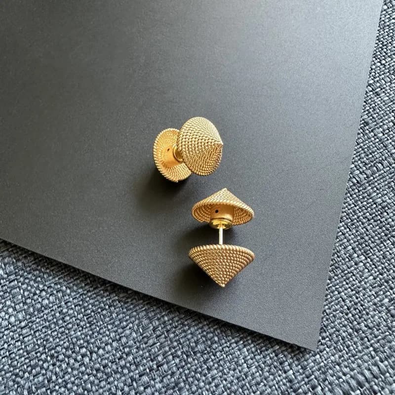 Women Wearing 925 Silver Needles And Gold Granules Straw Hat Umbrella Stud Earrings On The Front And Rear Of The New Model