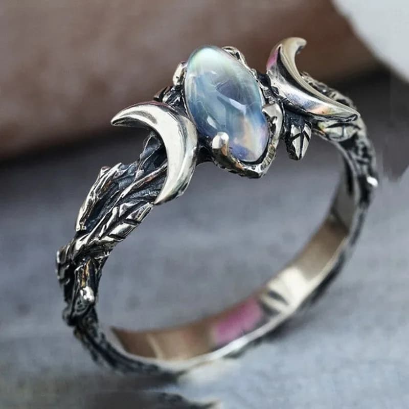 Huitan Imitation Moonstone Moon Ring for Women Vintage Party Jewelry Delicate Bohemian Style Finger Accessories for Party