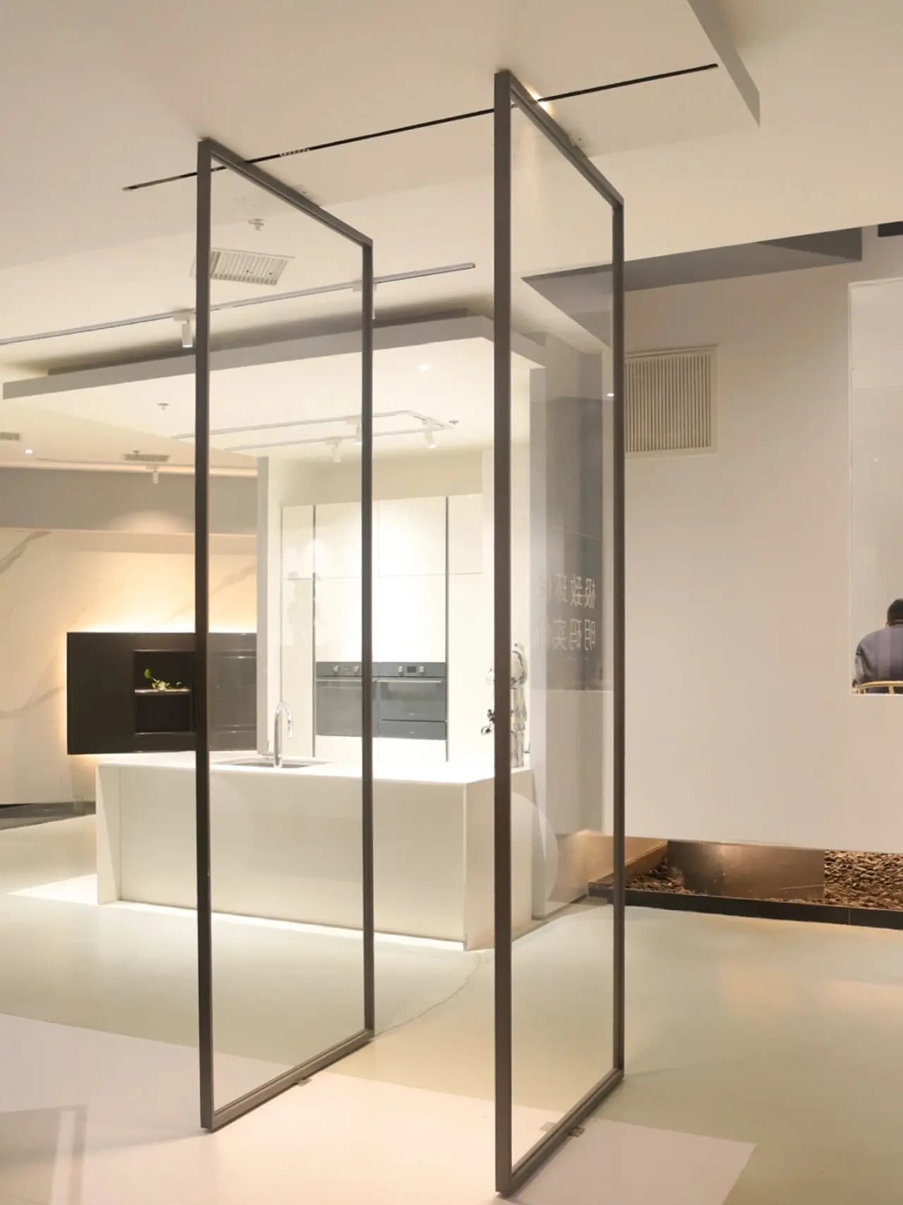 Entrance Glass Door Exterior Security Villa Front Pivot Doors Modern Black 2.2 mm Thermal Break Aluminum Door for House Custom