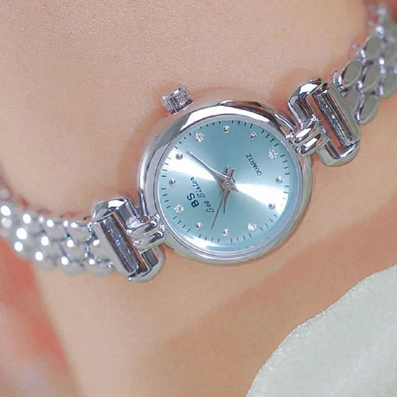 2024 New Luxury Ice Blue Silver Watch Bracelet Women's Watch Exquisite Small Dial Waterproof Simple Quartz Watch Reloj