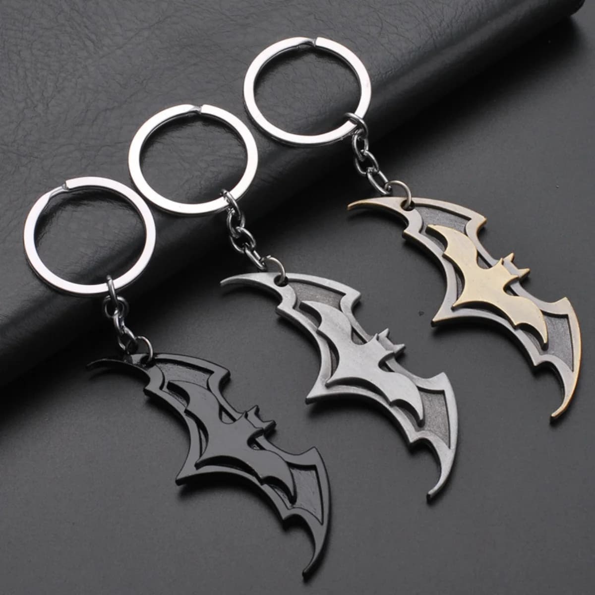 Bat keychain anime creative keychain high-end car couple men and women keychain bat