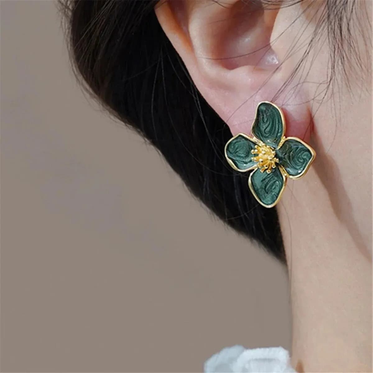 Gold Color Metal Flower Shape Green Epoxy Earrings Stud For Women Milky Color Enamel Girl Cute Post Earrings Ins Fashion Jewelry