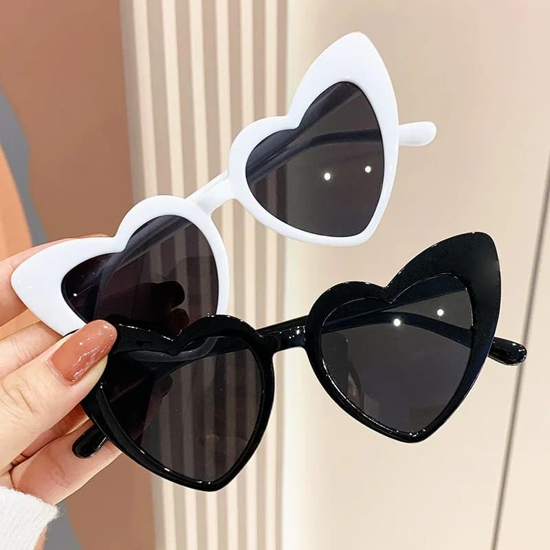 Retro Pose Love Sunglasses Female Fashion Big Face Thin Eyewear Summer Travel Sunshade