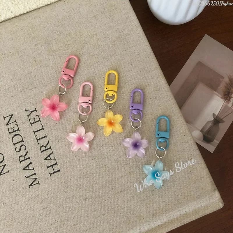 Colored Transparent Flower Keychain Pendant for Women Girls Fashion Exquisite Keychain Bag Decoration Accessories Friend Gift