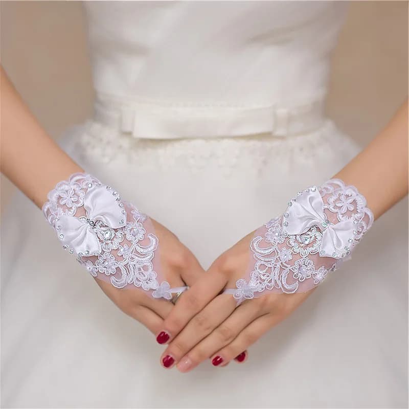 Elegan Lace Short Bridal Gloves Inlaid Rhinestone Bowknot Slim Bridal Fingerless Gloves White Ivory Wedding Gown Accessories