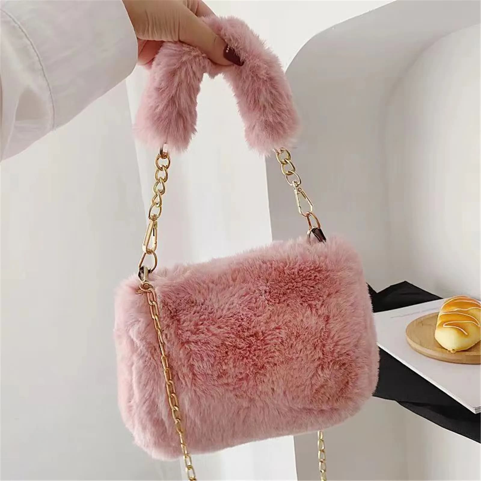 Cross-Body Bag Fashion Plush Texture For Women Eco-Friendly Fur Large Capacity Fashionable Winter Furry Hand Bag For Women