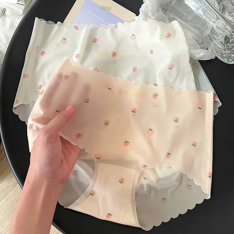 Ice Silk Seamless Underwear Panties Ladies Summer Ultra-thin Briefs Strawberry Print Breathable Underpants Lingerie