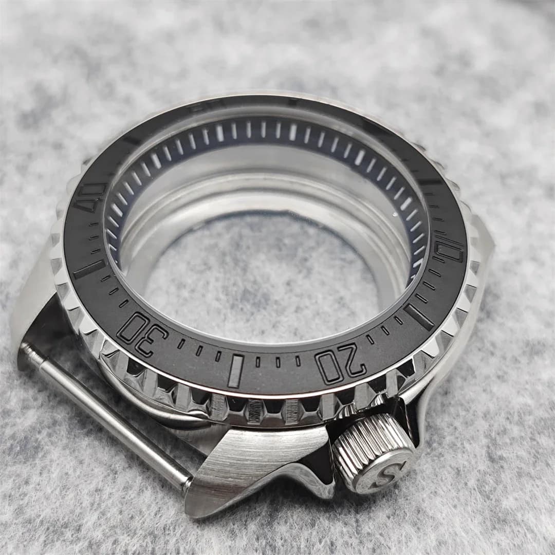 42MM Watch Case SKX Case with Sapphire Mirror for Seiko Men's Watch Part 007 Watch Modification Parts Fits NH35 NH36 Movement