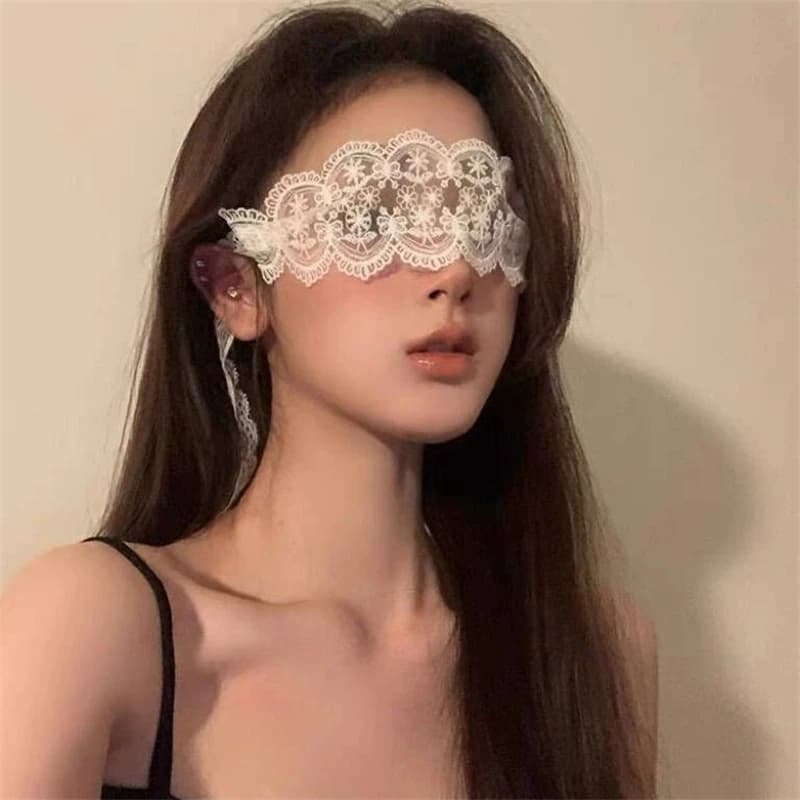 1pc Lady Sexy Lace Eye Mask Blindfolds Black White Cutout Patch Blindfolds Exotic Apparel Style Clothing for Female Hollow Game