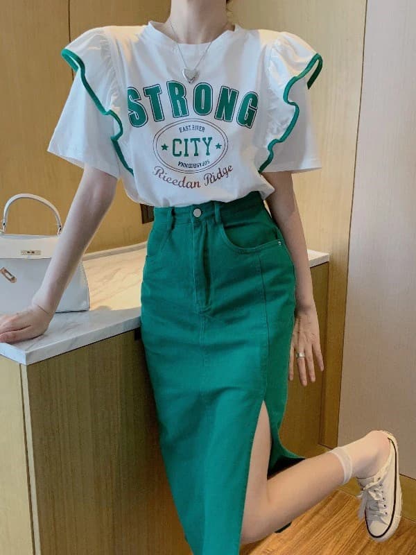 Summer 2024 Trendy Loose ort Sve T-irt Women's Top Design Sense Splicing Slimming Faionable Youthful Polyester Cotto...