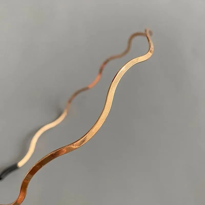 Wave Headbands Are Simple and Versatile, Suitable for Outdoor Hair Compression. Sweet and Retro Hair Binding Headbands