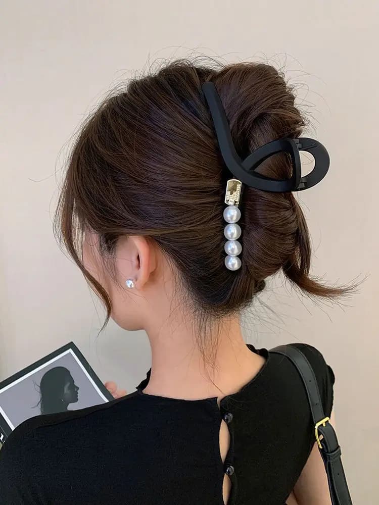 Vintage Korean Matte Big Hair Clip Feminine Elegance Pearl Headwear Shark Clip Crab Clip Jewelry Accessories Gifts