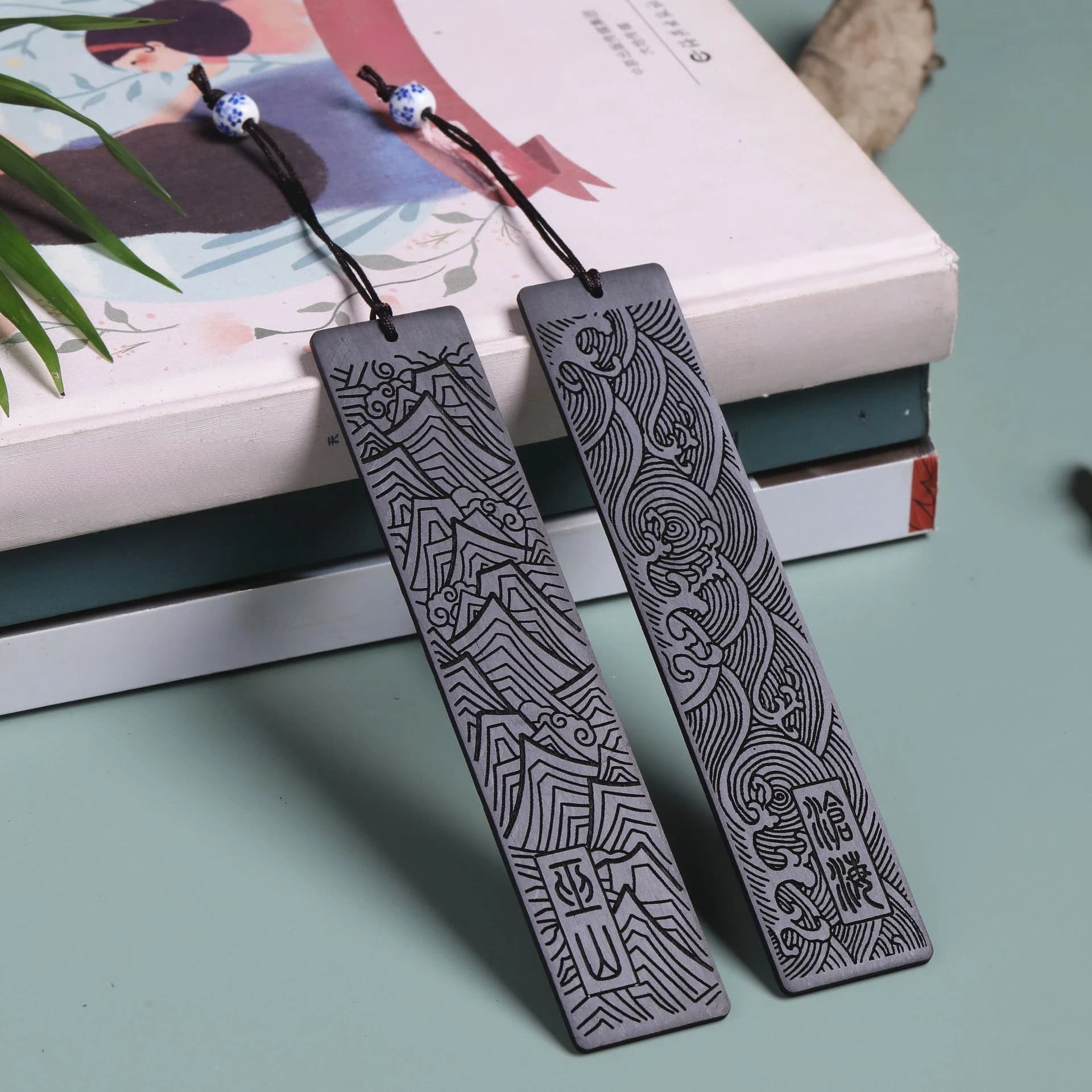 1/2pcs Chinese mahogany carved bookmarks, Wushan Canghai retro Chinese sandalwood beautifully carved bookmarks, Wen Chuang gradu