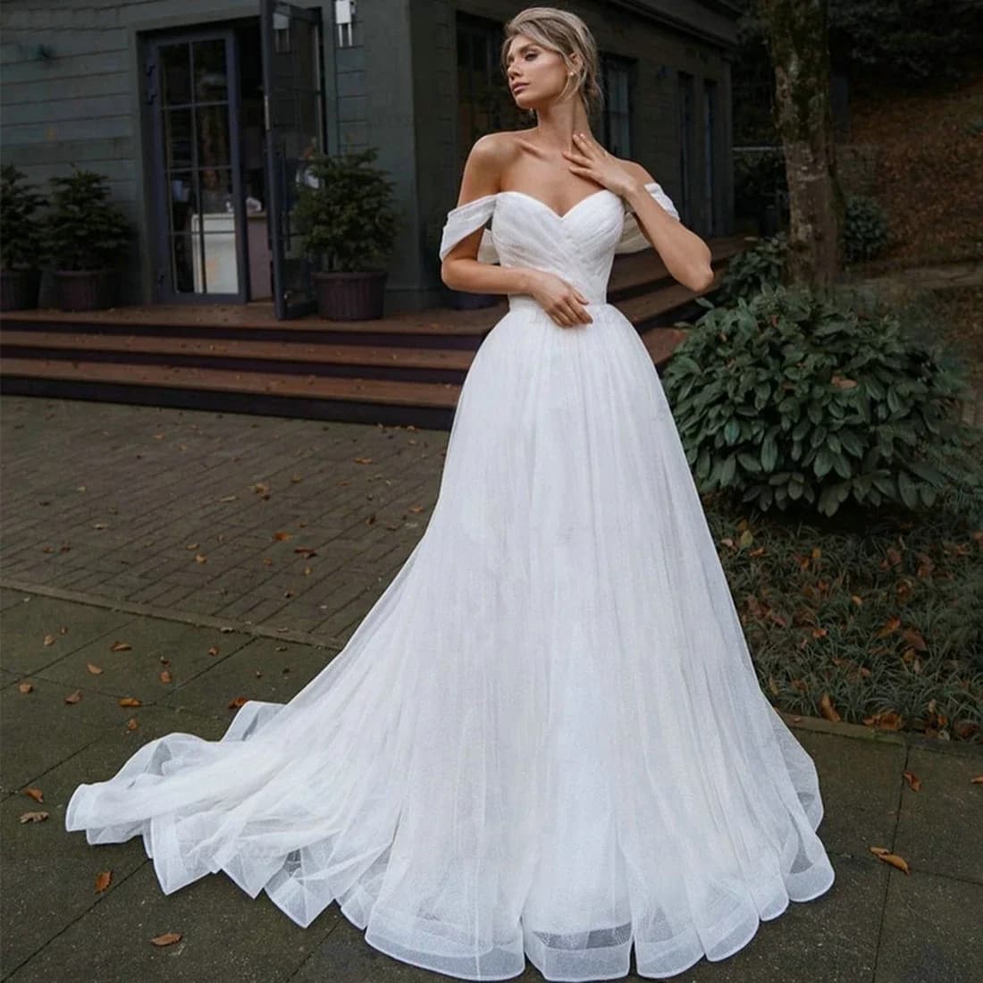 New Arrival Forest Style Wedding Dress with Sweetheart Neckline and Court Train customized