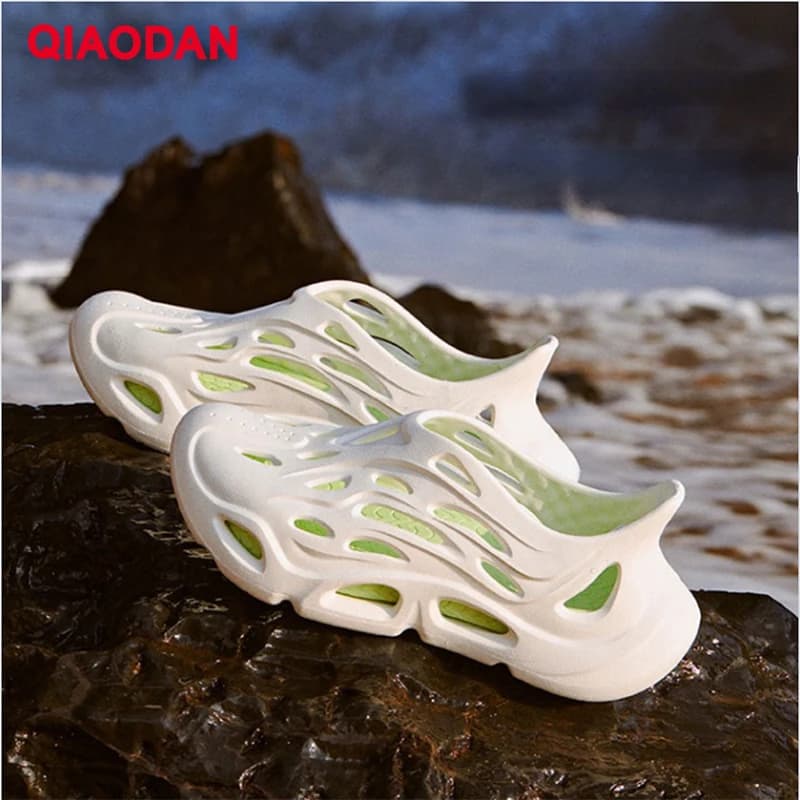QIAODAN Men's Sandal 2023 Summer New Anti-Slippery Soft Bottom Shock-Absorbant Encapsulated Balanced Slippers KM23221005