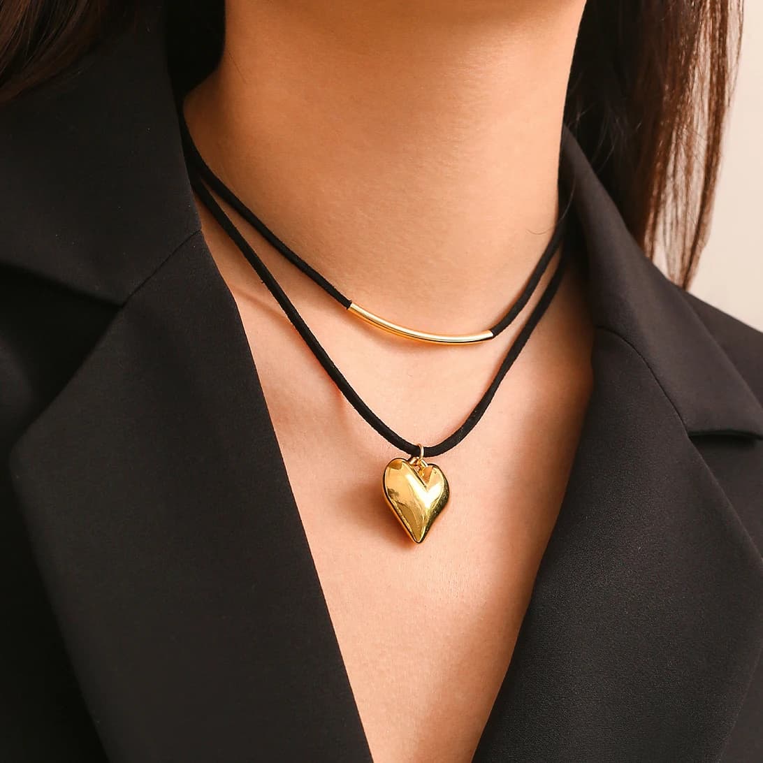 Goth Black Velvet Small Love Heart Pendant Choker Necklace for Women 2024 Trend Elegant Adjustable Chain Aesthetic Wed Jewelry