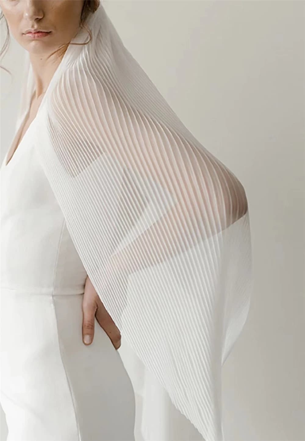 Pleated Wedding Veil Simple Bridal Veil Elegant White/Ivory Veil With Comb Accessories Elbow Fingertip Waltz Length 75/100/150cm