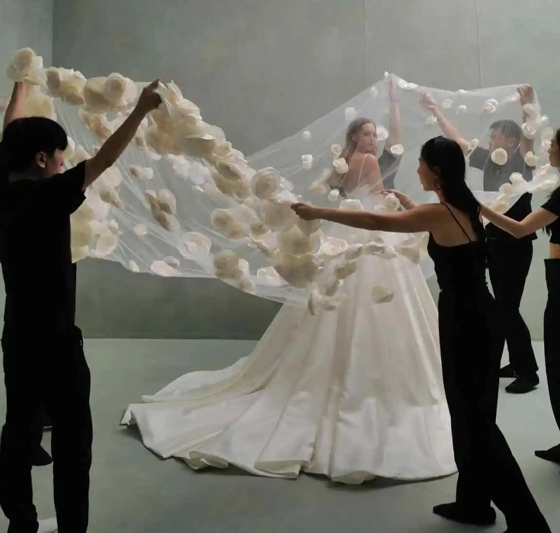 Chapel Veil Elegant Wedding Veils One Layer Tulle 3D-Flowers Appliques Lace Tulle White Ivory Bridal Veil Customized Veils V3031