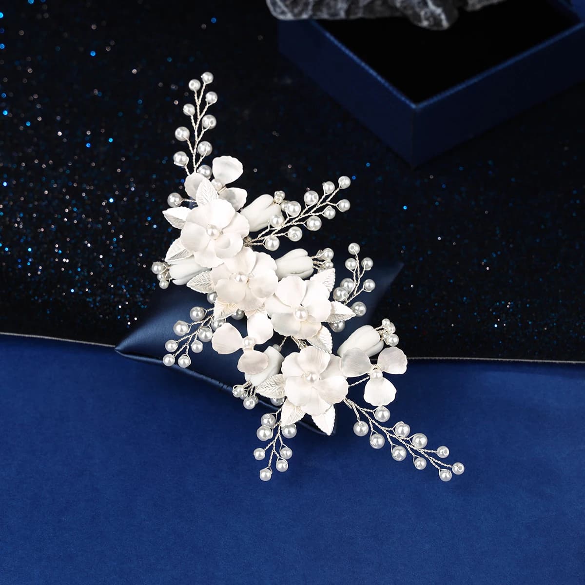 Handmade wedding hair combs, pearl flower bridal hair clips for women's weddings