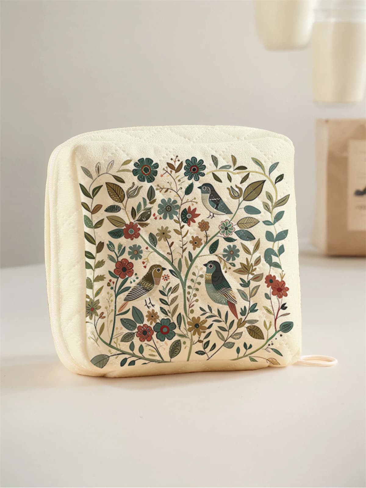 1 portable sanitary napkin storage bag, made of seaweed turtle pattern and diamond mesh material, lightweight women's tissue bag