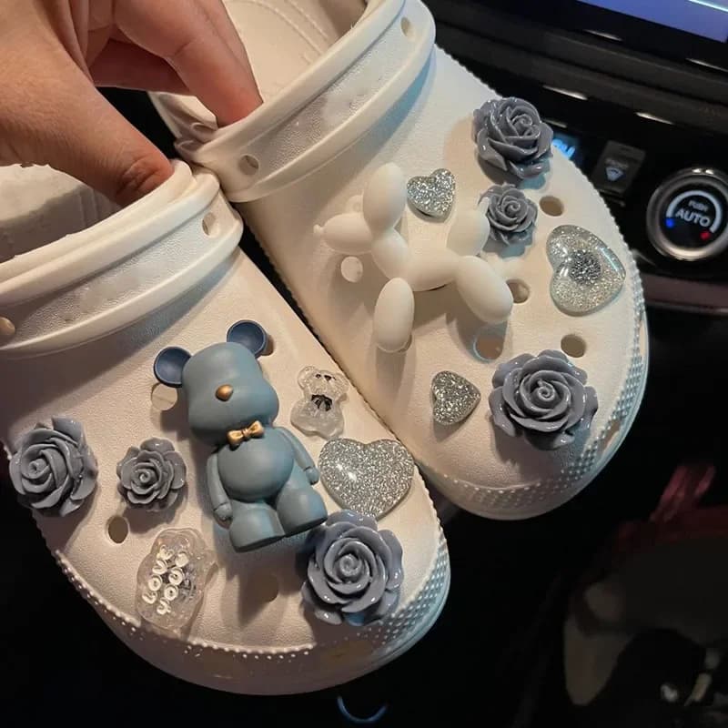 Cute Luxury Shoes Accesories Rhinestone Bling Hole Shoes Charms Metal Chain Shoe Decorations Diy Buckle Pearl Shoes Flower New