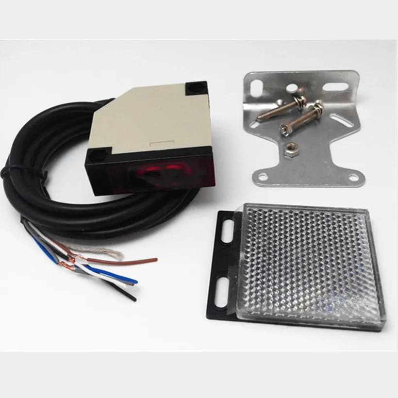 E3JK-R4M1 Photoelectric Sensor Switch, Retroreflective Reflection Infrared DC/AC Universal, 18mm x 50mm x 50mm