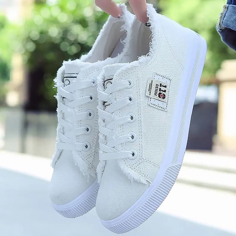 Girls' White Canvas Breathable Casual Shoes: Trendy Lace-up Fashion Denim Women's Sneakers